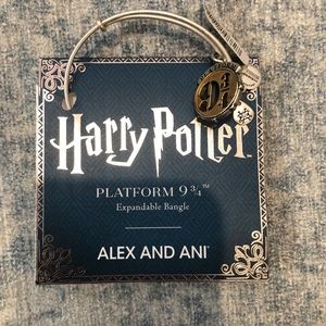 ✨ Platform 9 3/4 Alex and Ani Bracelet ✨